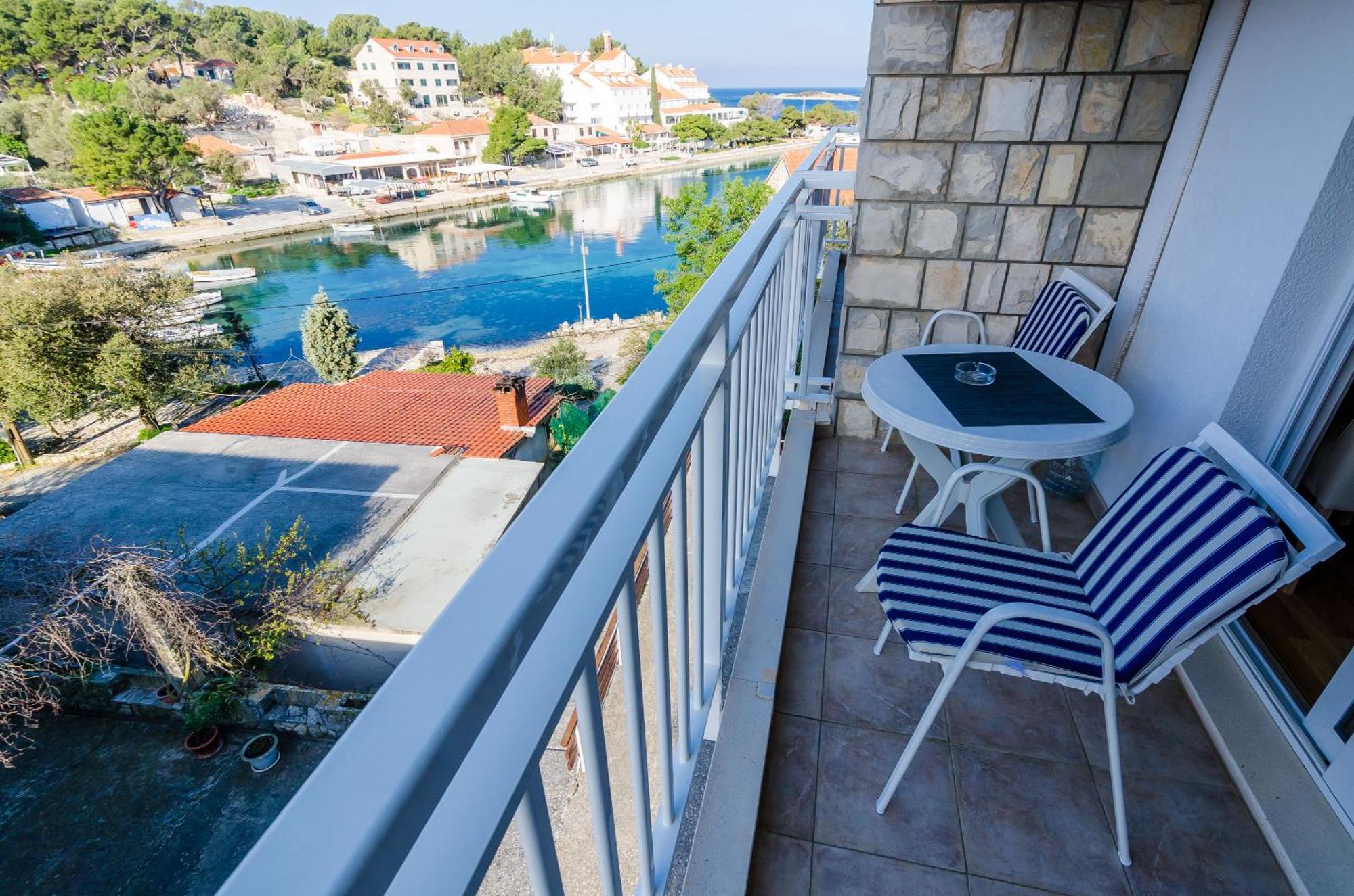 Apartments Lorena Mljet Pomena Exteriör bild